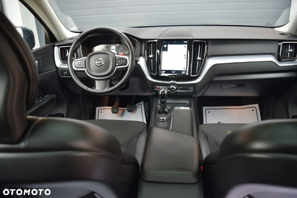 Volvo XC 60 D3 Momentum Pro - 36