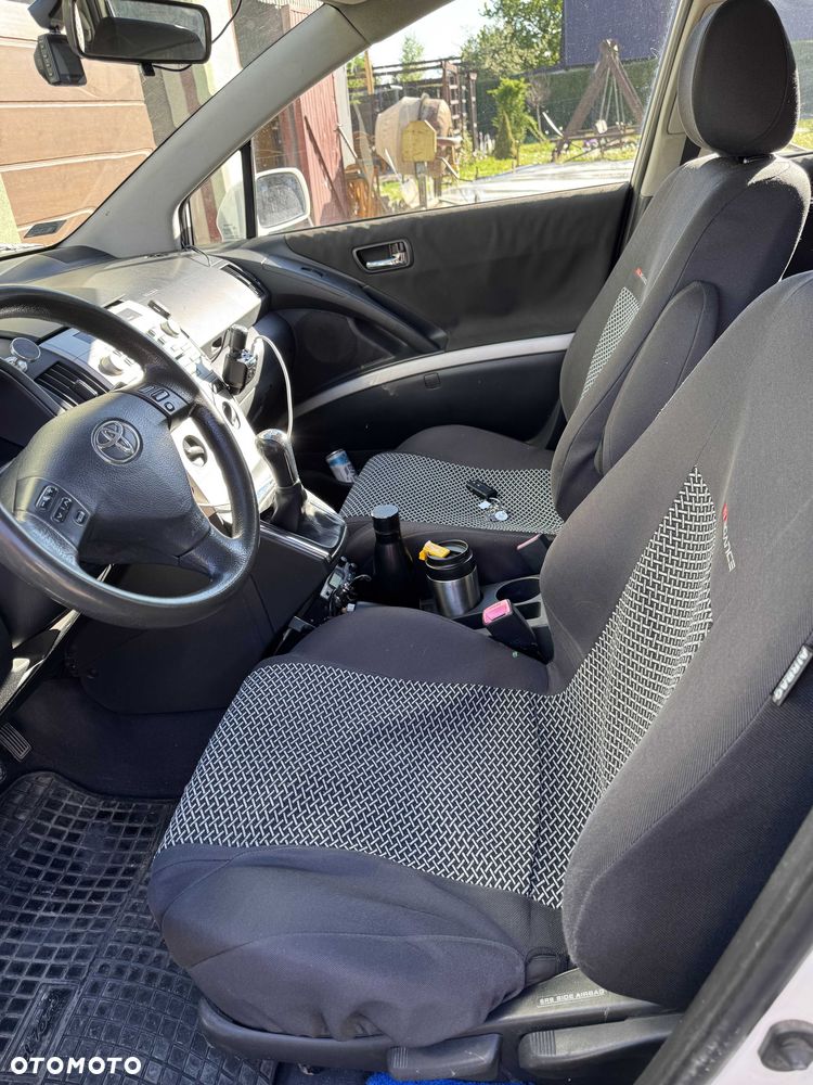 Toyota Corolla Verso - 8