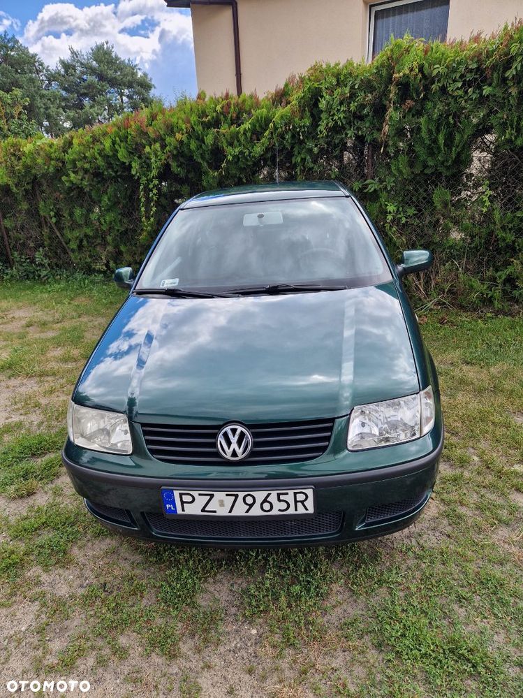 Volkswagen Polo 1.0 Basis - 1