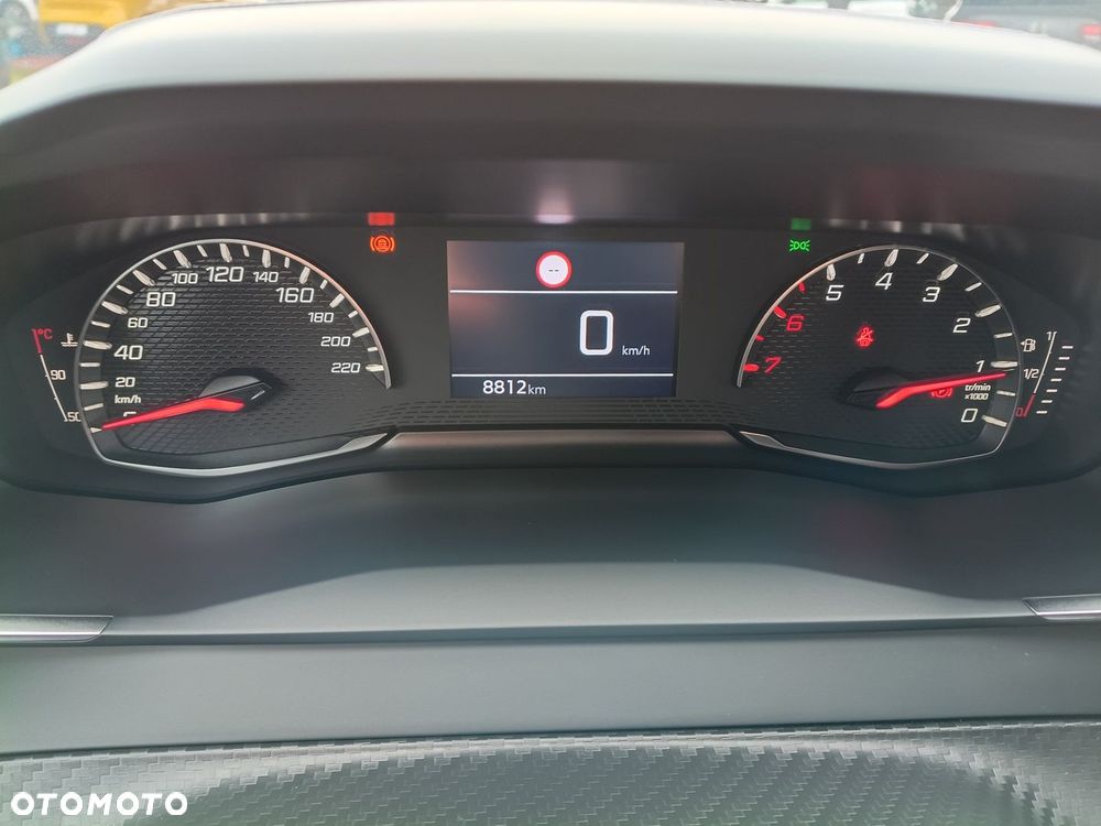Peugeot 208 - 13