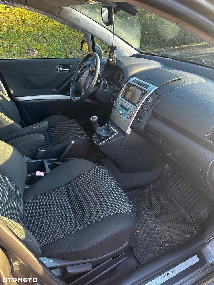 Toyota Corolla Verso 2.2 D-4D X 7os - 17