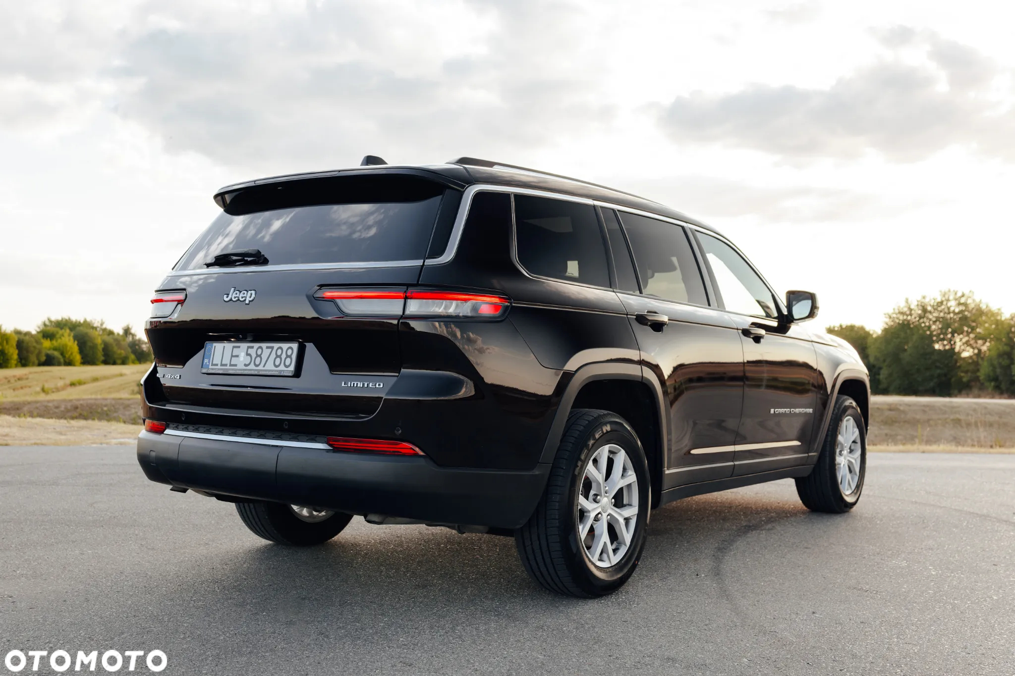 Jeep Grand Cherokee - 12