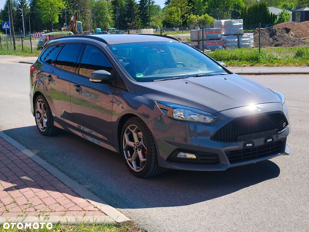 Ford Focus 2.0 EcoBoost ST mit Leder-Exclusiv-Paket - 17