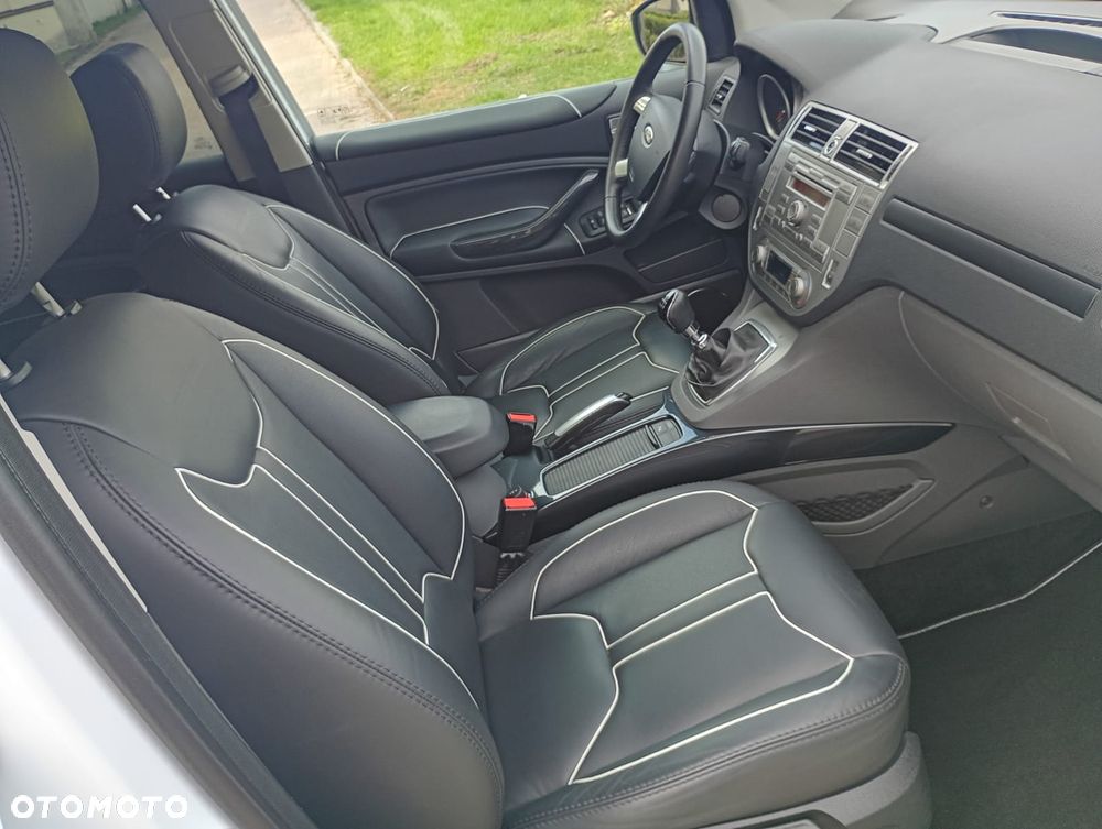 Ford Kuga 2.5 4x4 Individual - 25