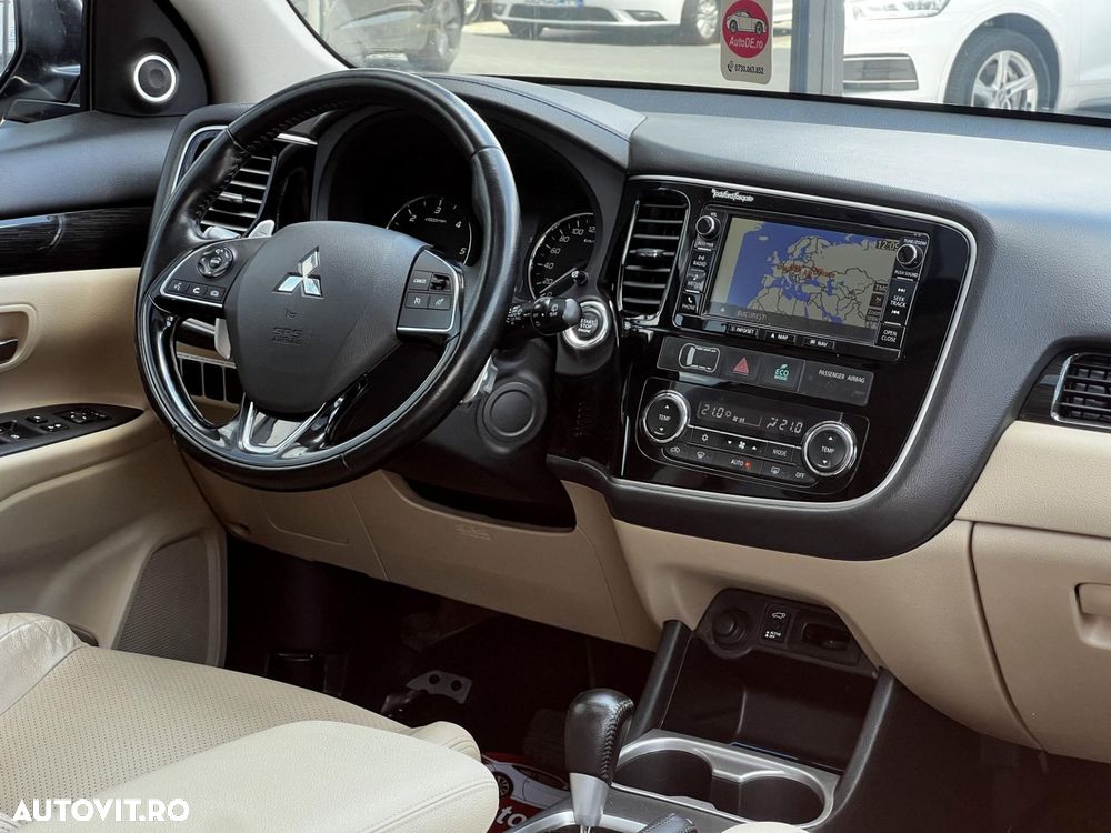 Mitsubishi Outlander - 9