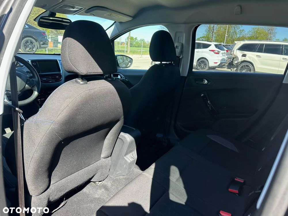 Peugeot 2008 - 8