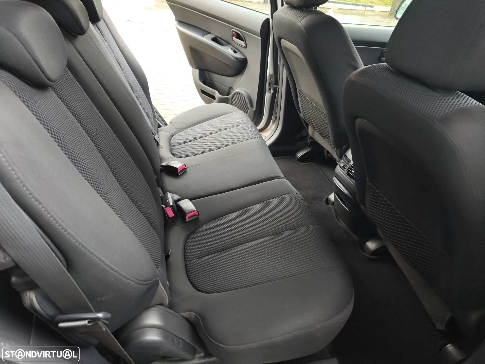 Kia Carens 2.0 CRDi LX - 16