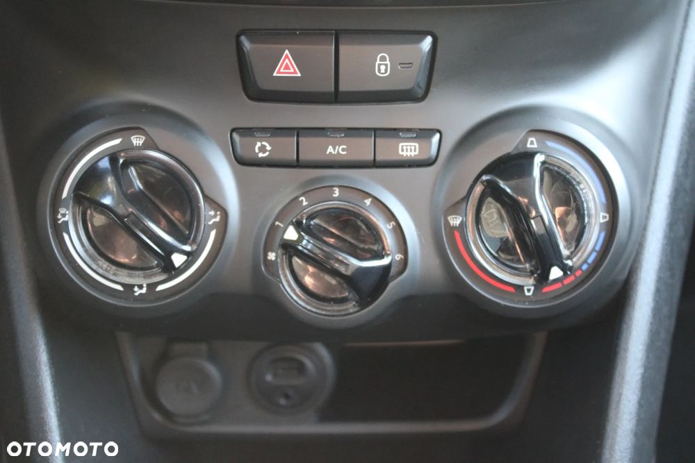 Peugeot 2008 1.2 VTi Allure - 32