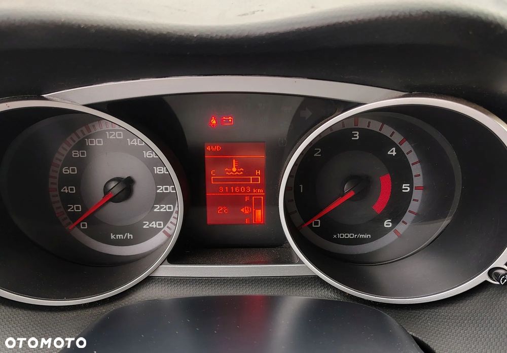 Mitsubishi Outlander 2.0 DID Intense + SE - 12