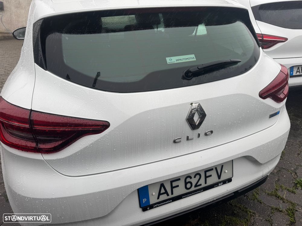 Renault Clio 1.6 E-Tech Exclusive - 4