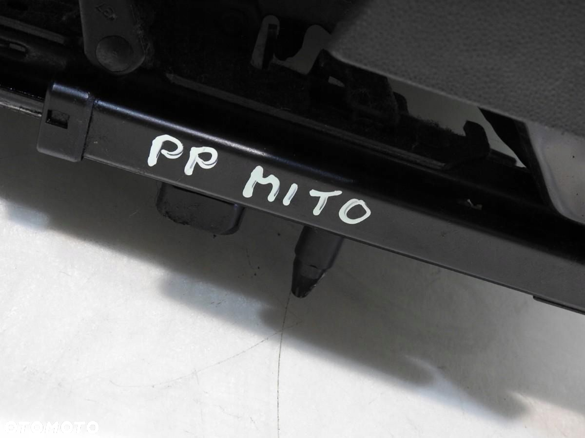 FOTEL PRAWY PRZÓD ALFA ROMEO MITO - 2