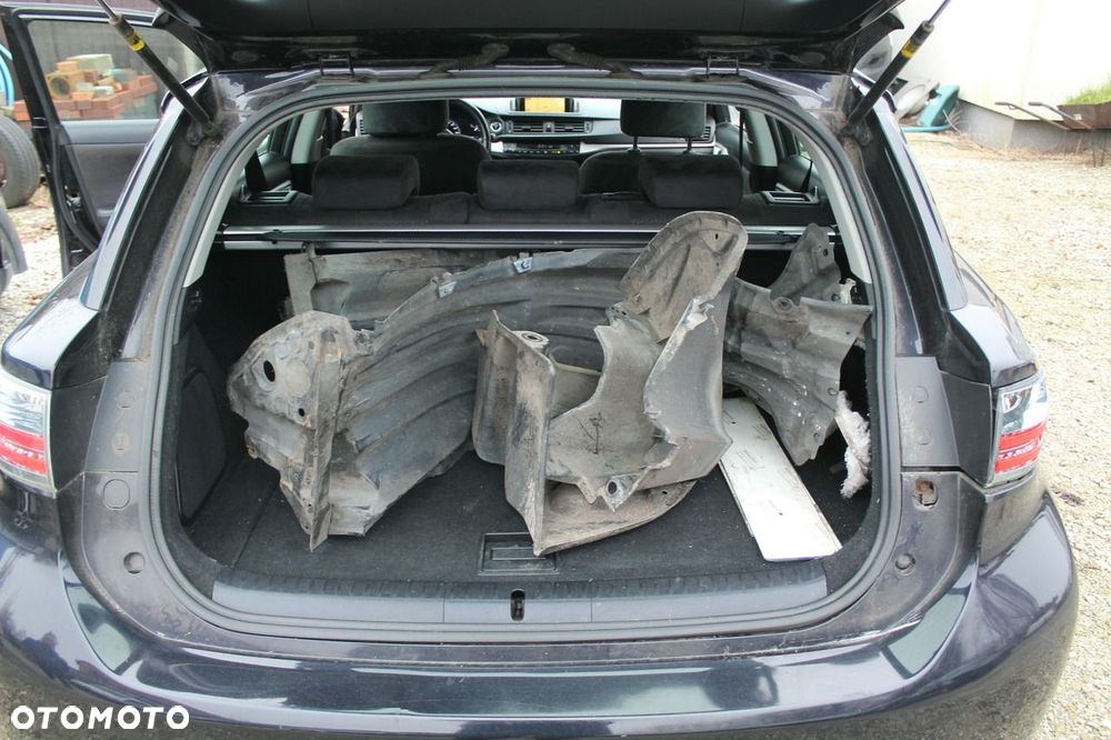 Lexus CT - 12