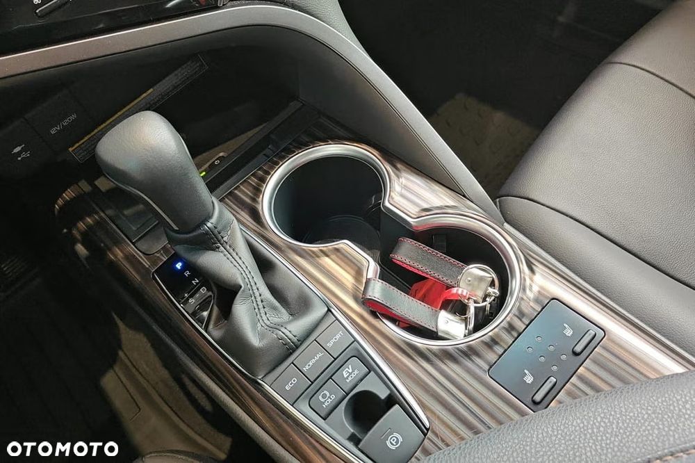 Toyota Camry Executive - 8