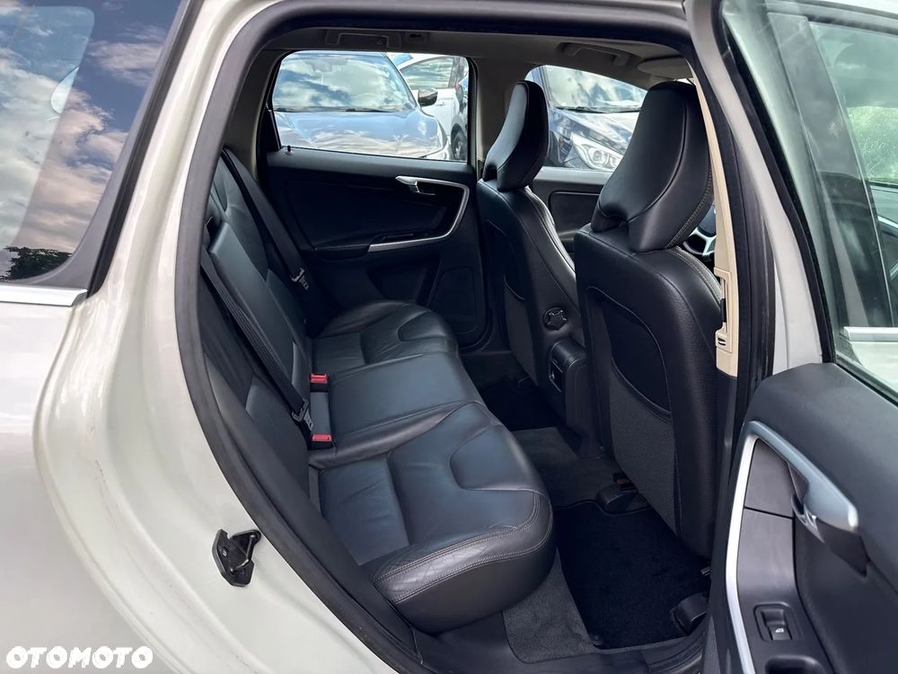 Volvo XC 60 D4 Momentum - 30