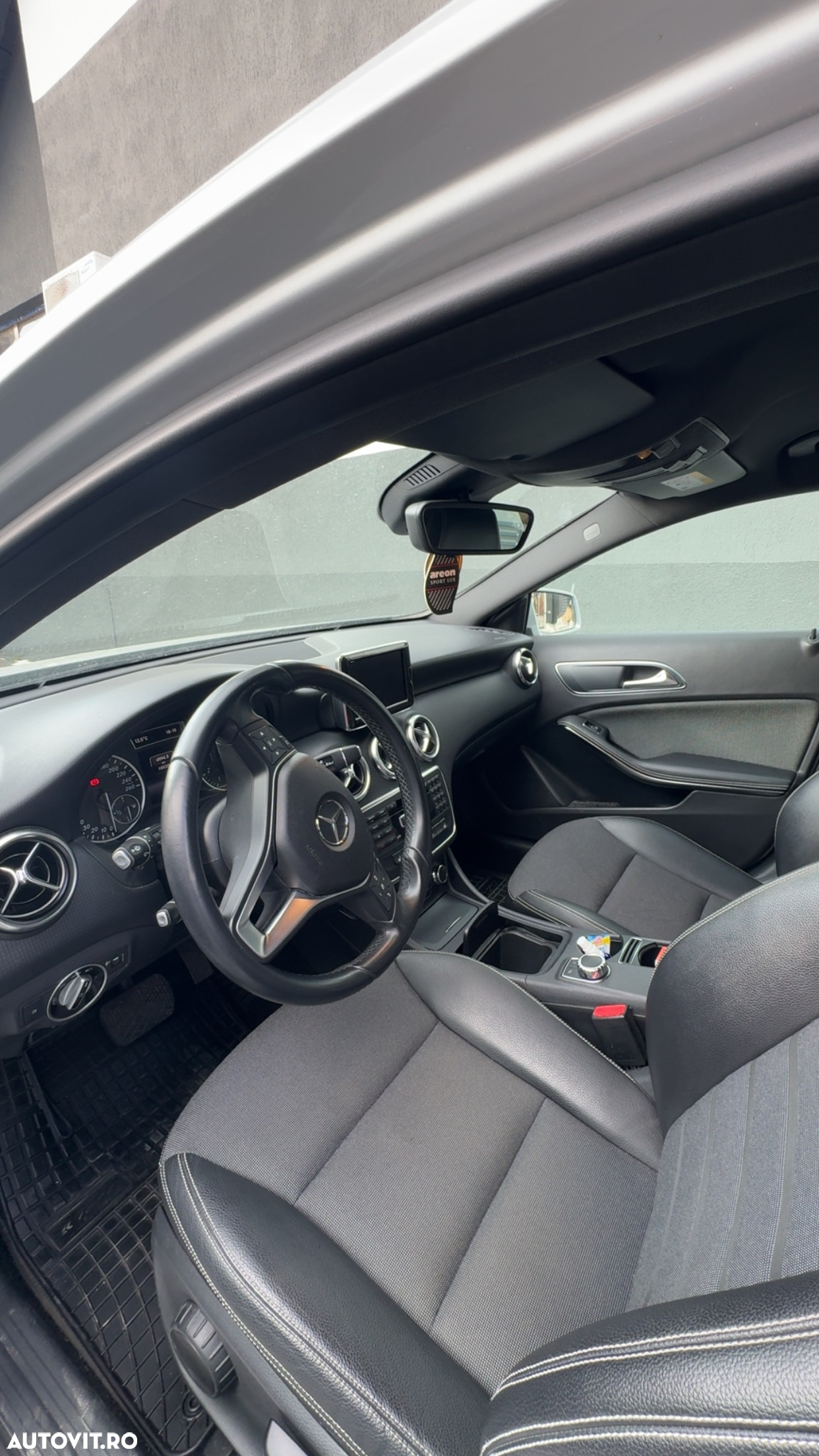 Mercedes-Benz A 180 (BlueEFFICIENCY) 7G-DCT - 7