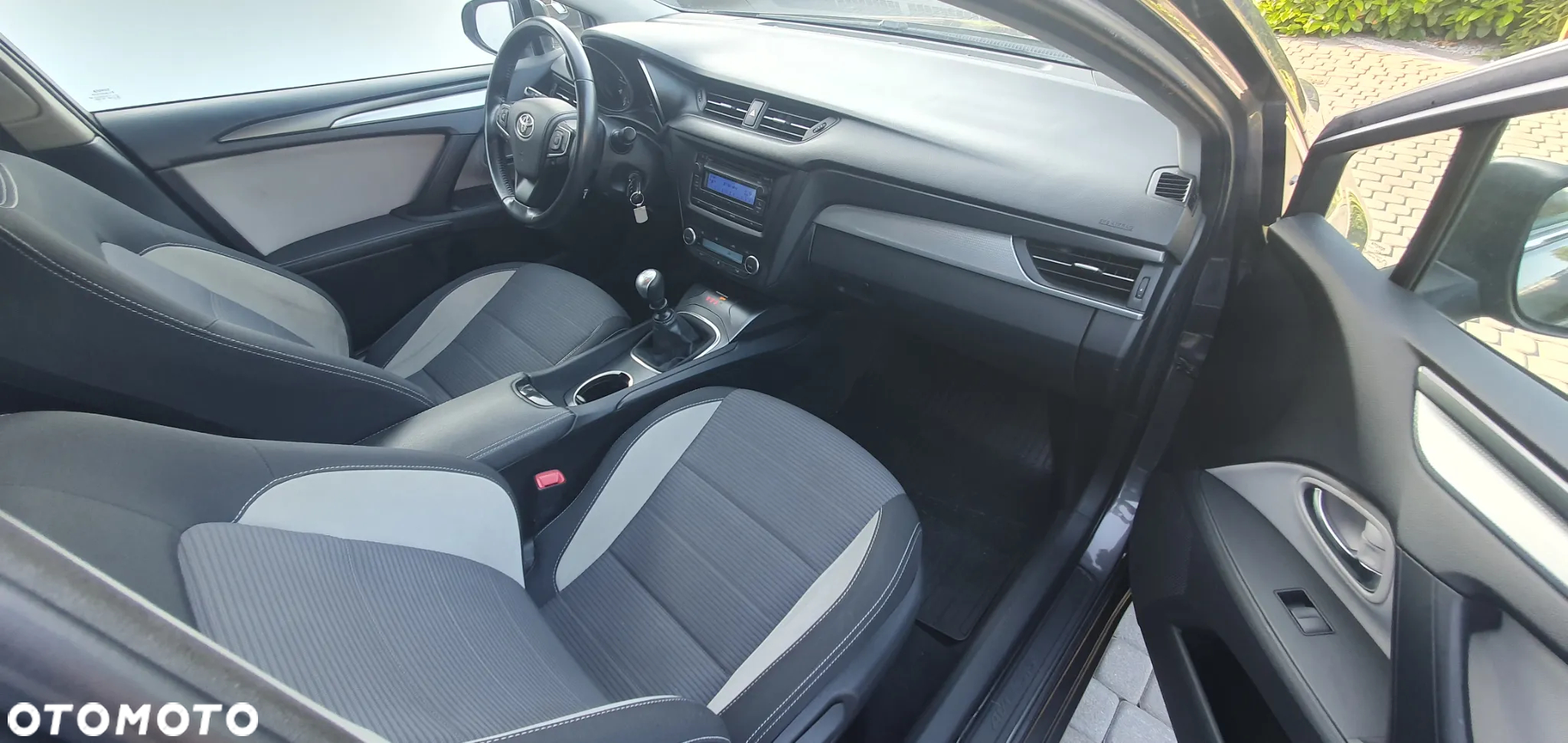 Toyota Avensis 2.0 D-4D Premium - 20