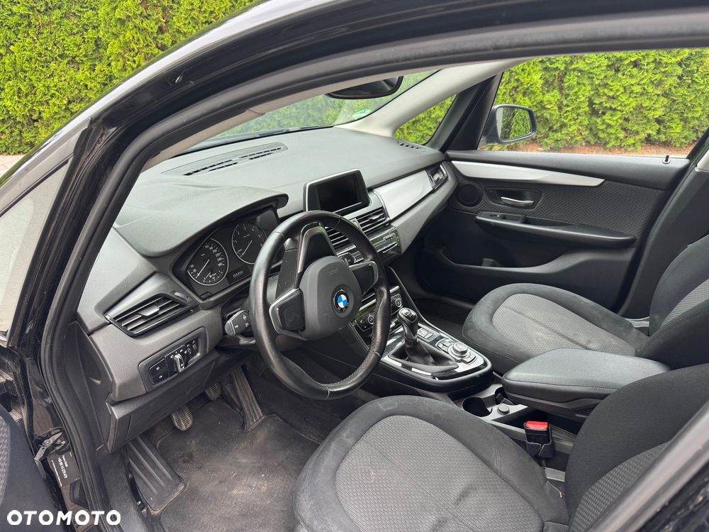 BMW Seria 2 218d - 8