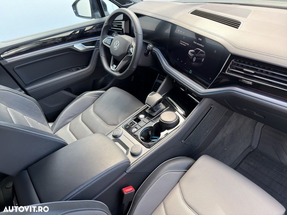 Volkswagen Touareg - 12