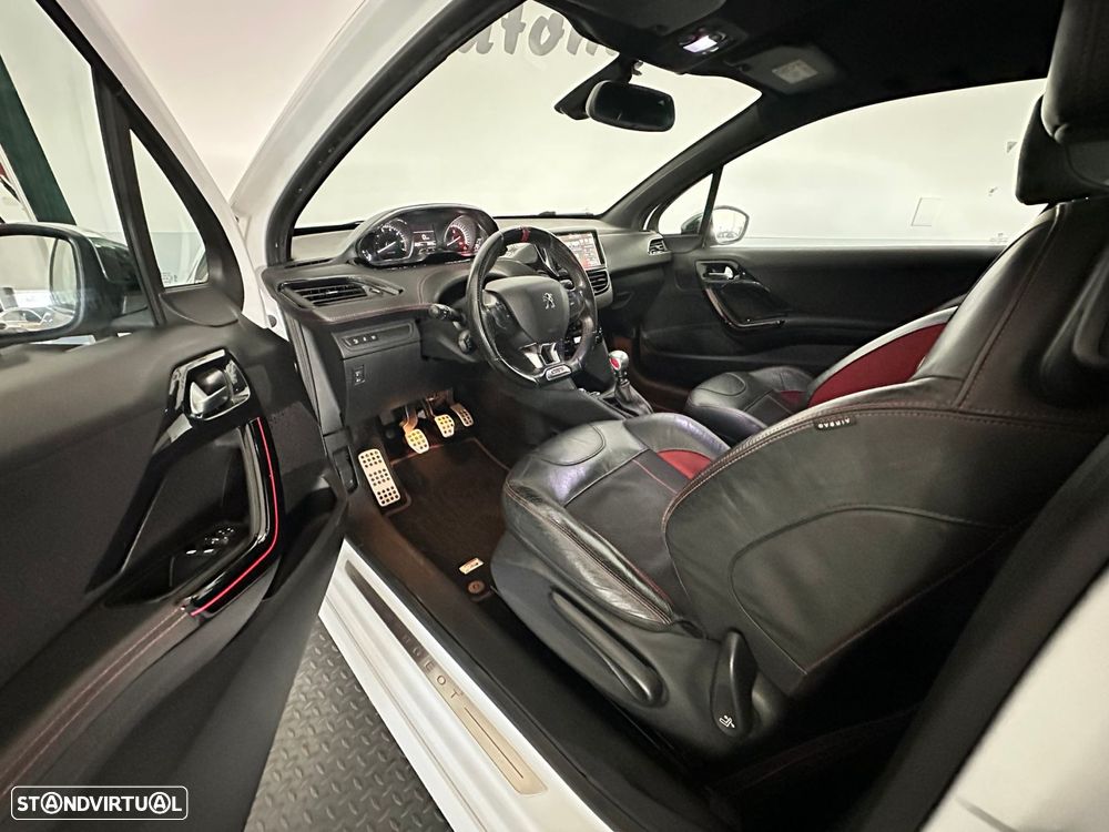 Peugeot 208 1.6 e-THP GTi - 11