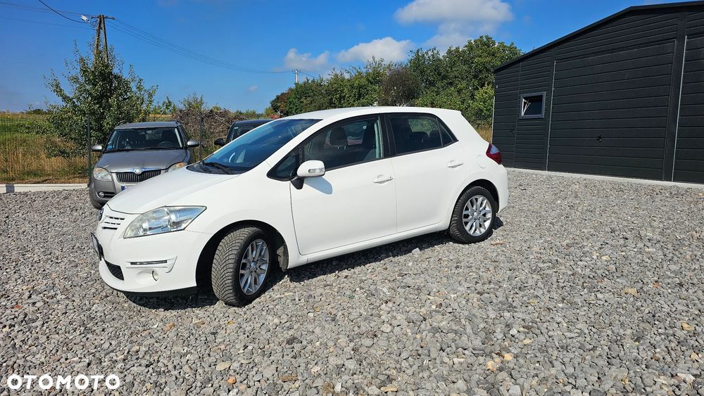 Toyota Auris 1.6 Premium + - 3