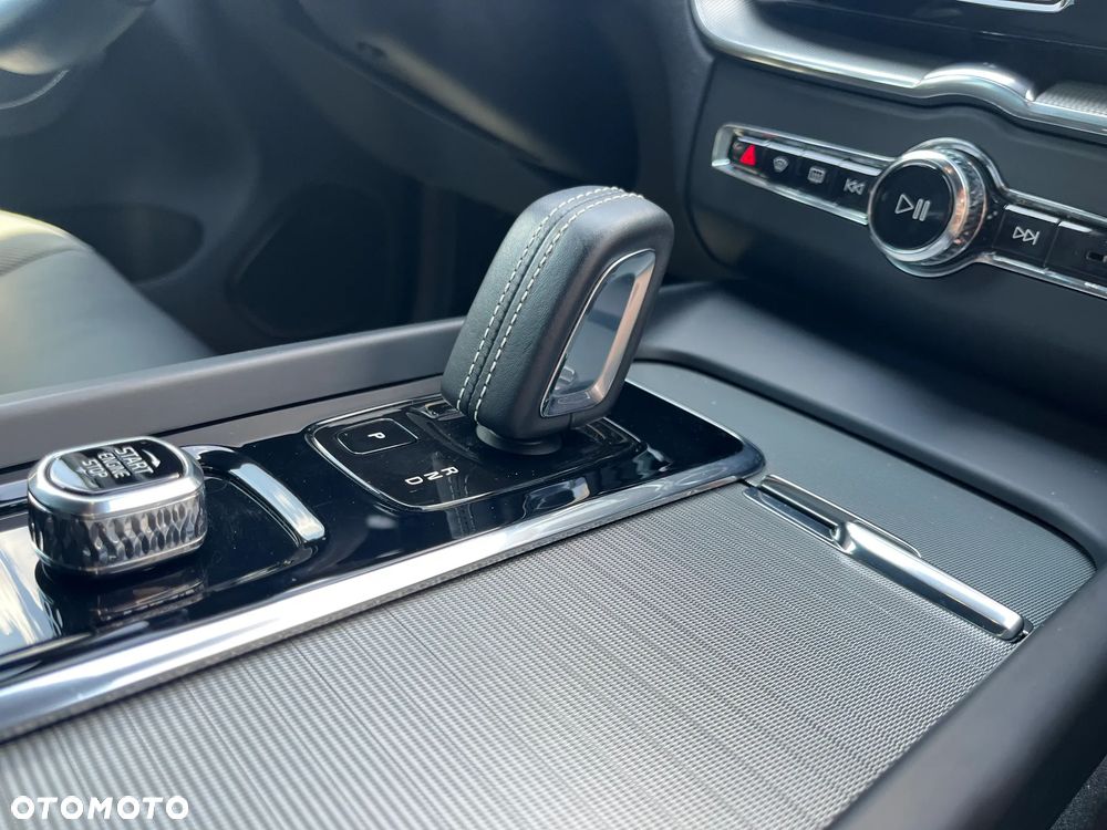 Volvo XC 60 B4 B R-Design - 17