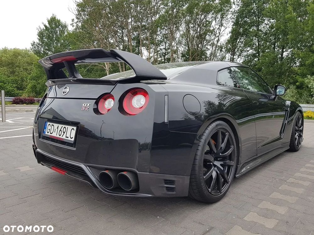 Nissan GT-R - 12