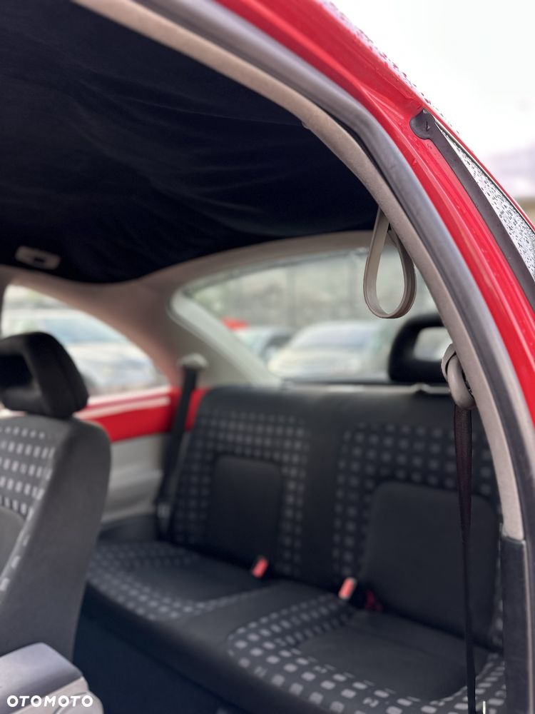 Volkswagen New Beetle - 8
