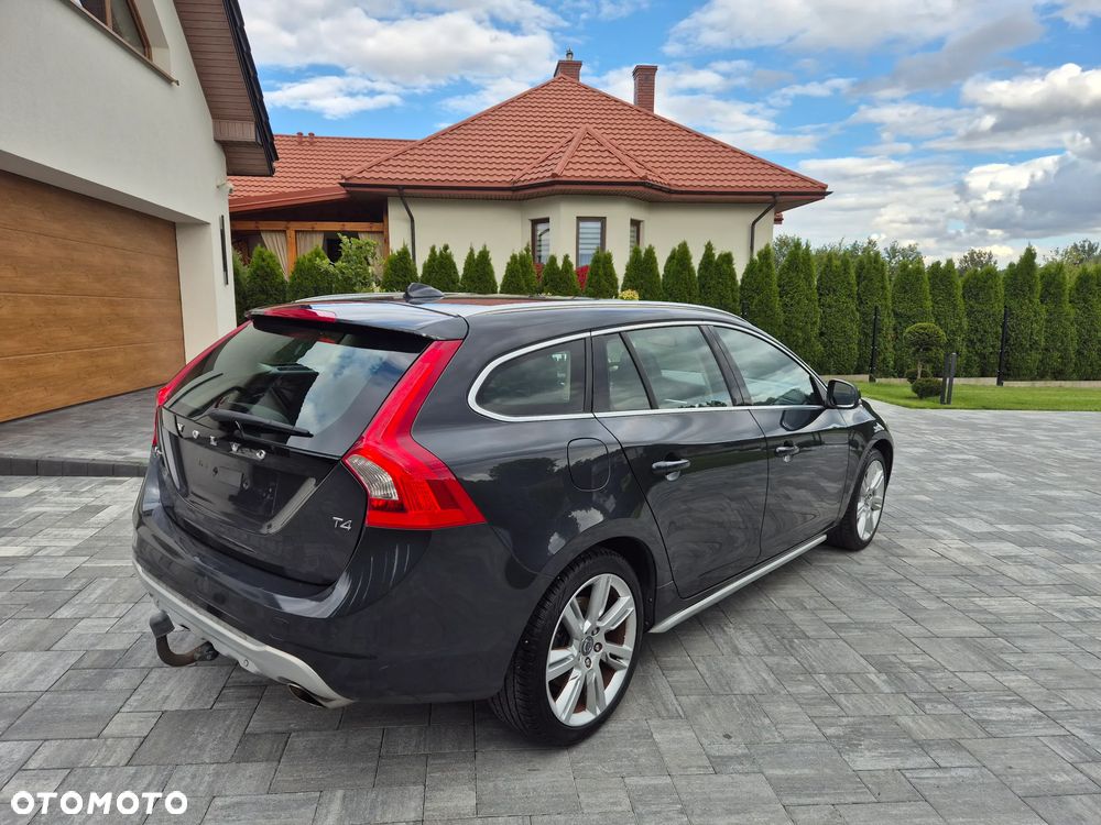 Volvo V60 T4 Summum - 4
