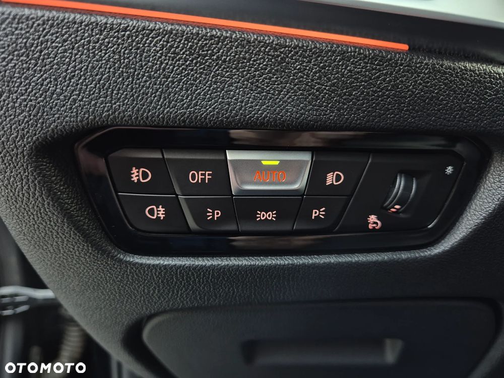 BMW Seria 3 330i Sport Line - 28