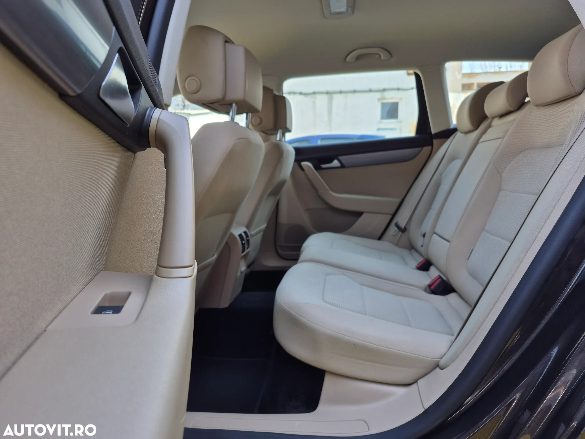 Volkswagen Passat Variant 2.0 TDI Blue TDI DSG Comfortline - 10