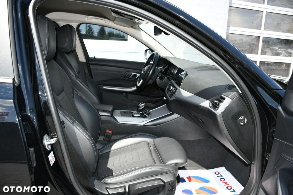 BMW Seria 3 320d mHEV - 28