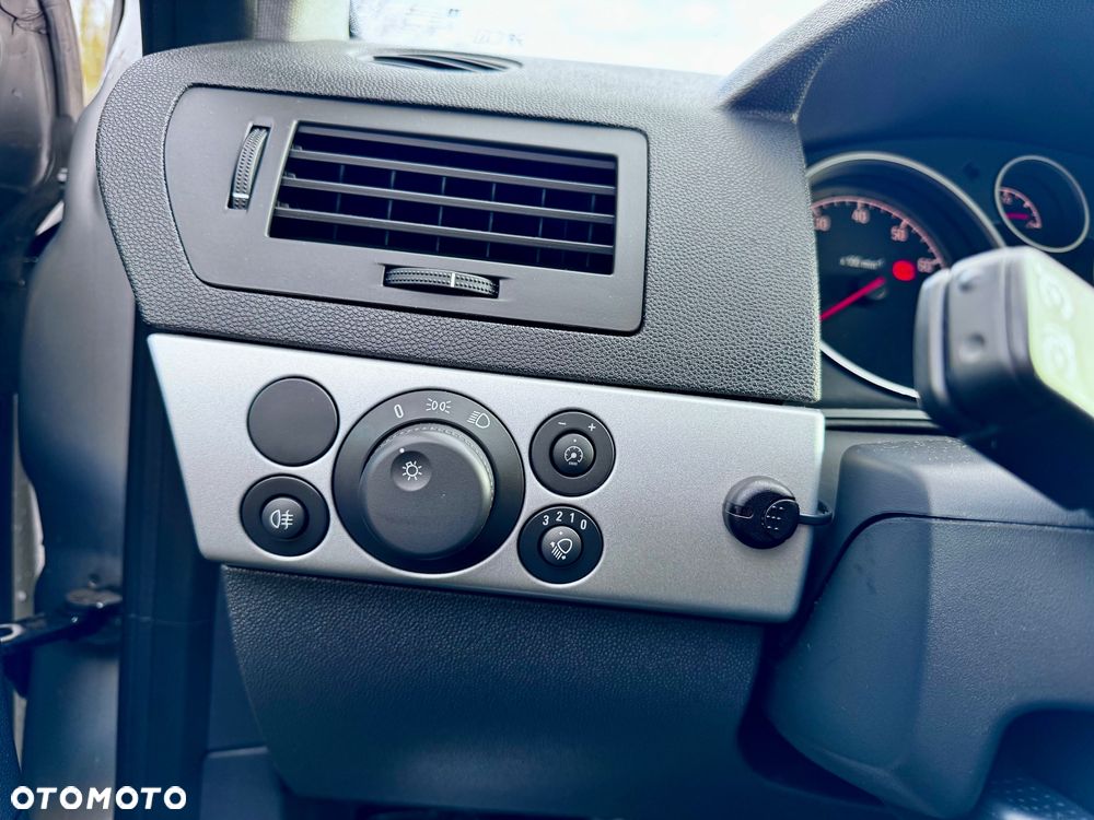 Opel Astra 1.6 Enjoy - 16