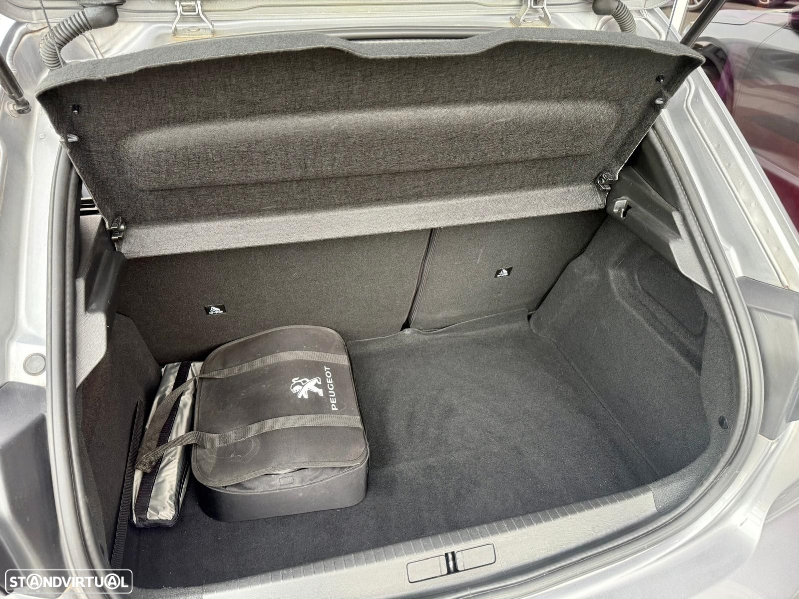 Peugeot e-208 50 kWh GT Pack - 10
