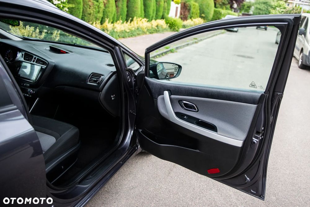 Kia Ceed 1.6 GDI ISG Vision - 36