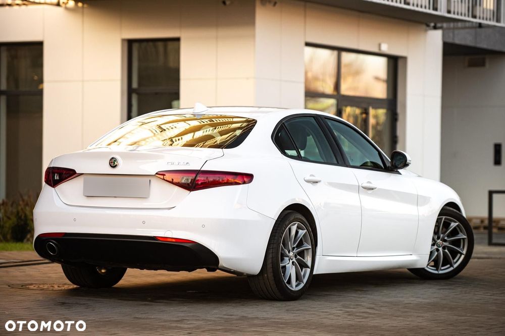Alfa Romeo Giulia 2.2 - 37