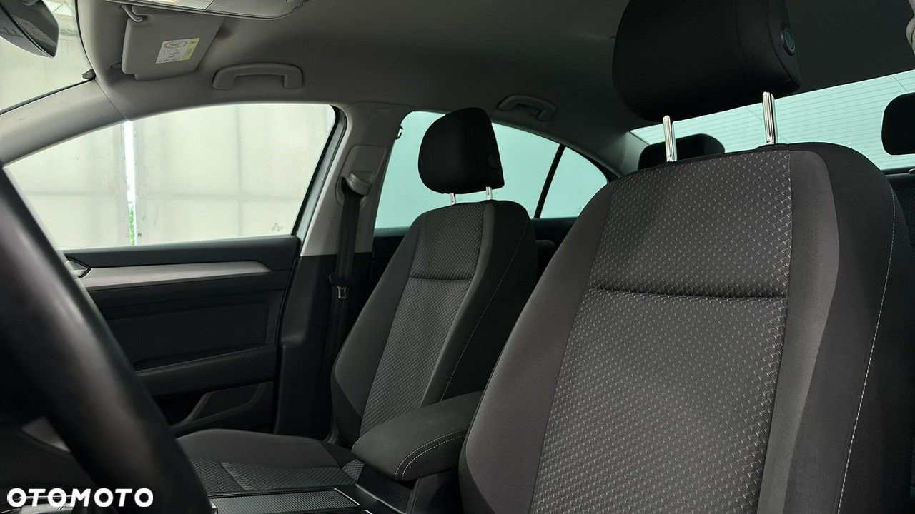 Volkswagen Passat - 17