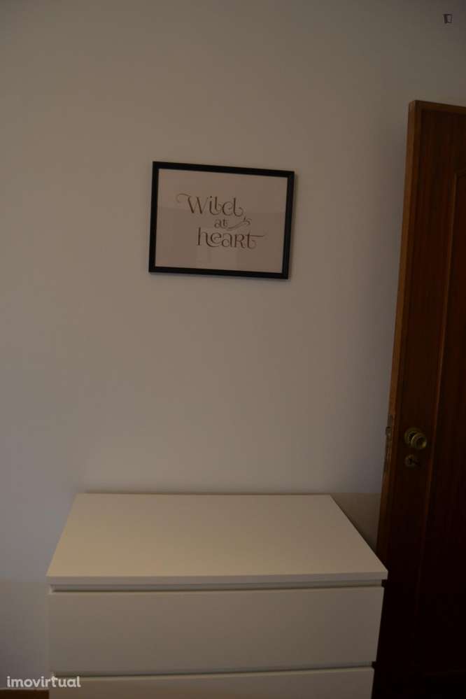Quarto - localizado em Benfica Lisbon - Grande imagem: 5/34