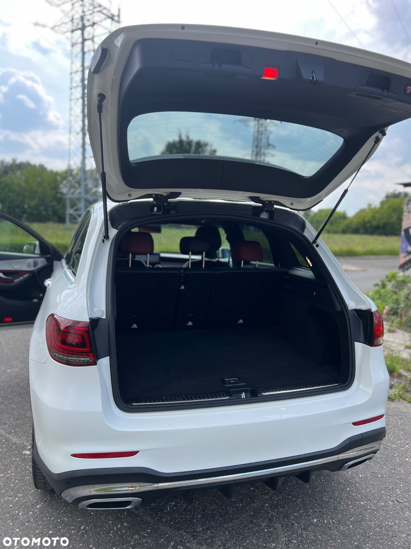 Mercedes-Benz GLC 300 4Matic 9G-TRONIC AMG Line - 13