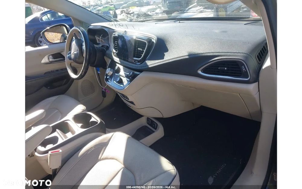 Chrysler Pacifica - 23