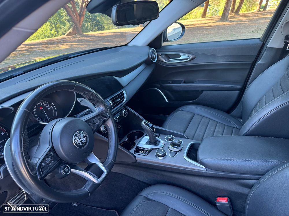 Alfa Romeo Giulia 2.2 D Sprint AT8 - 26