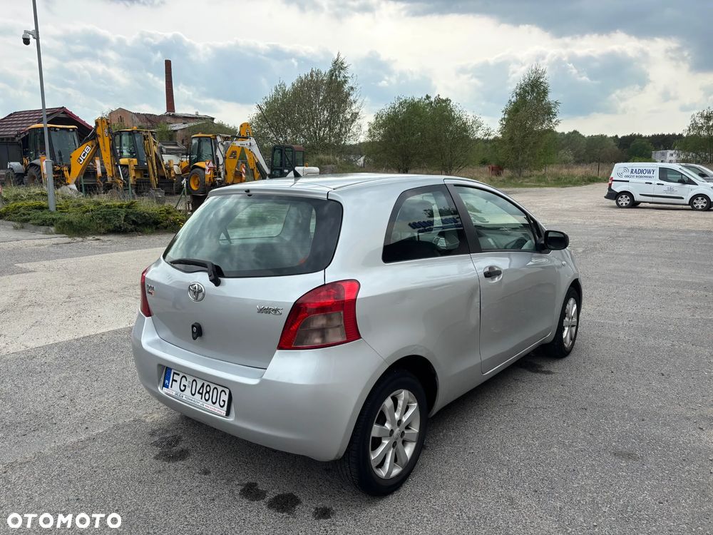 Toyota Yaris 1.3 Luna A/C - 5