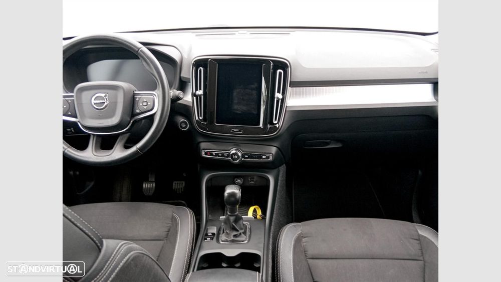Volvo XC 40 1.5 T3 Tech Edition - 19