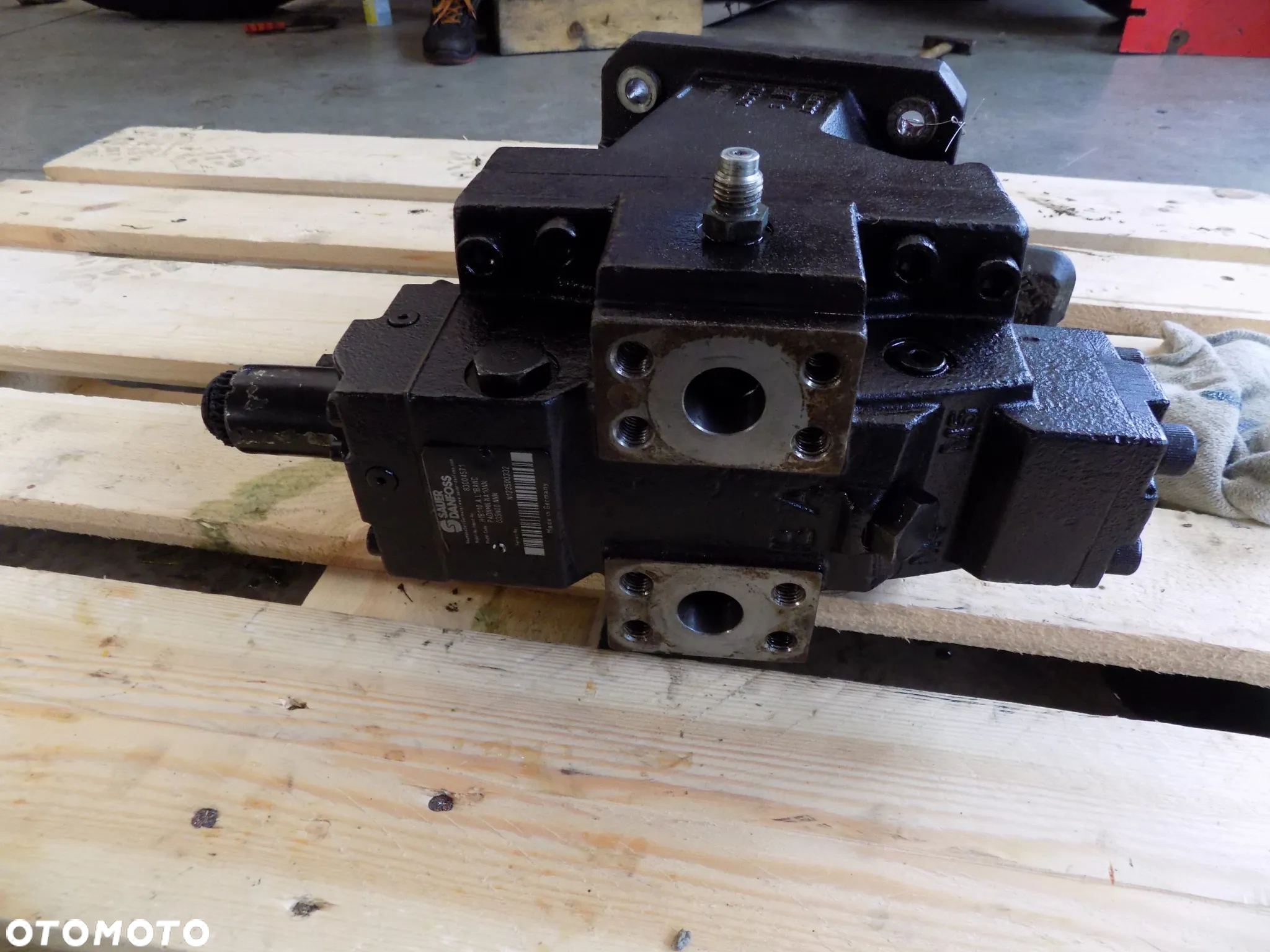 Merlo P 34.7 Silnik hydrauliczny hydrostat  silnik Sauer-Danfoss H1B110 A - 9