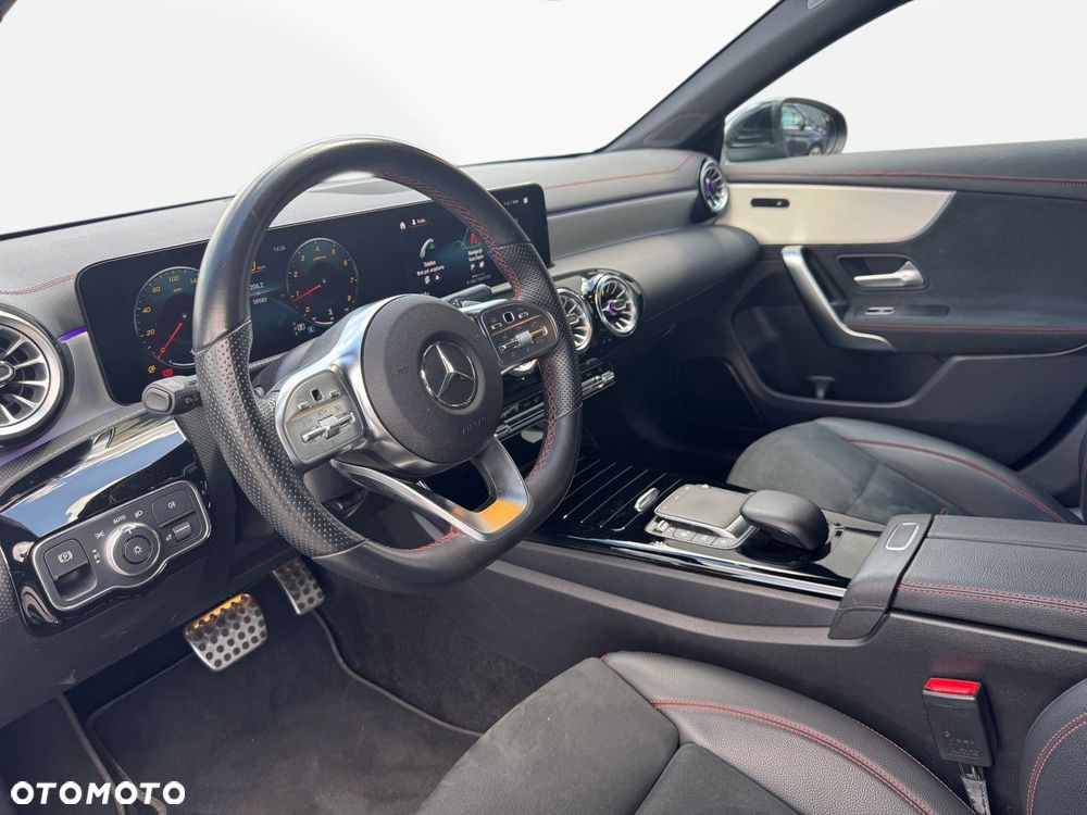 Mercedes-Benz CLA - 12