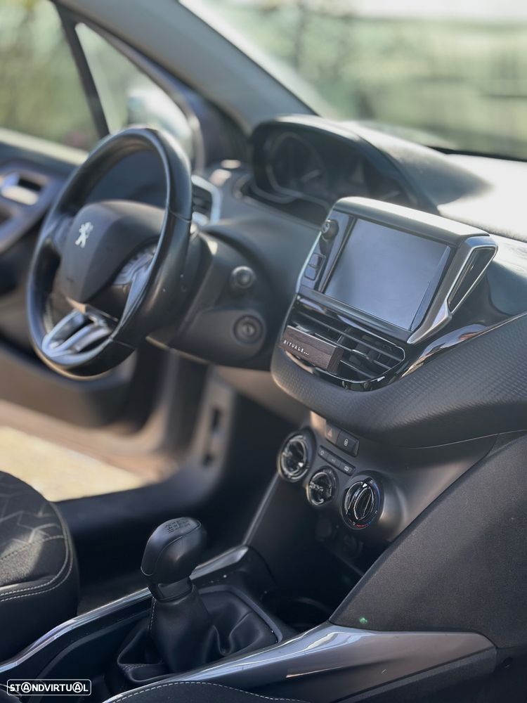 Peugeot 2008 1.2 PureTech Style - 5