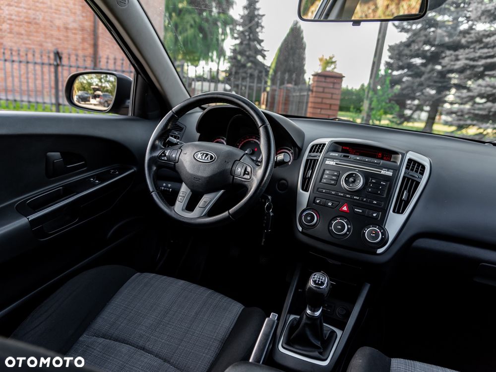 Kia Ceed - 28