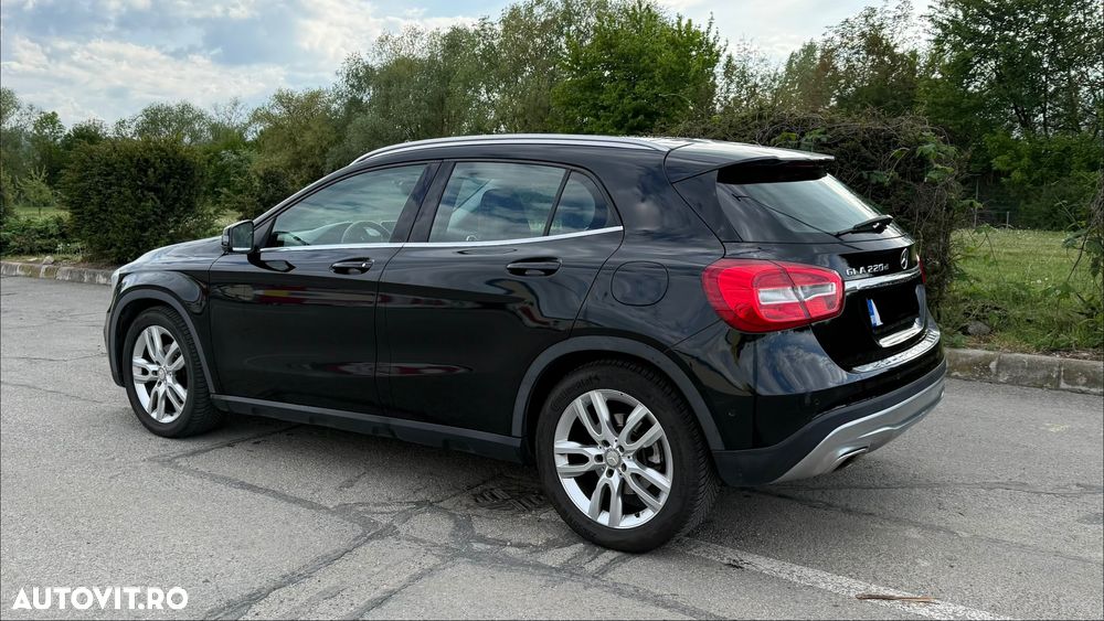 Mercedes-Benz GLA 220 d 7G-DCT Urban - 4
