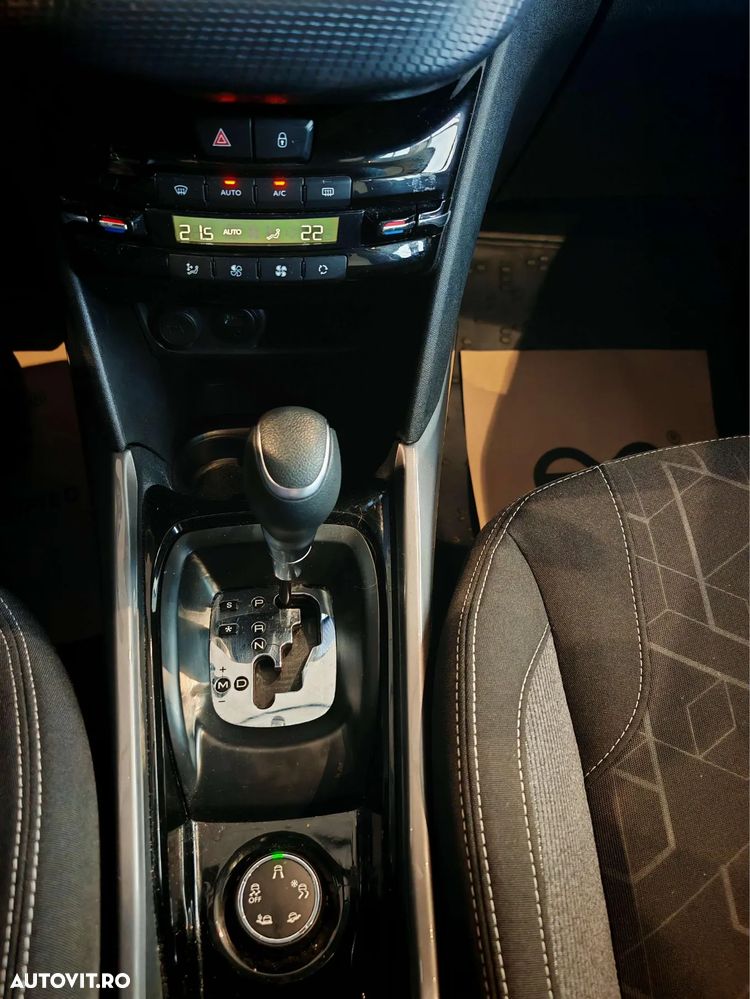 Peugeot 2008 1.2 PureTech Turbo EAT6 S&S Allure - 17