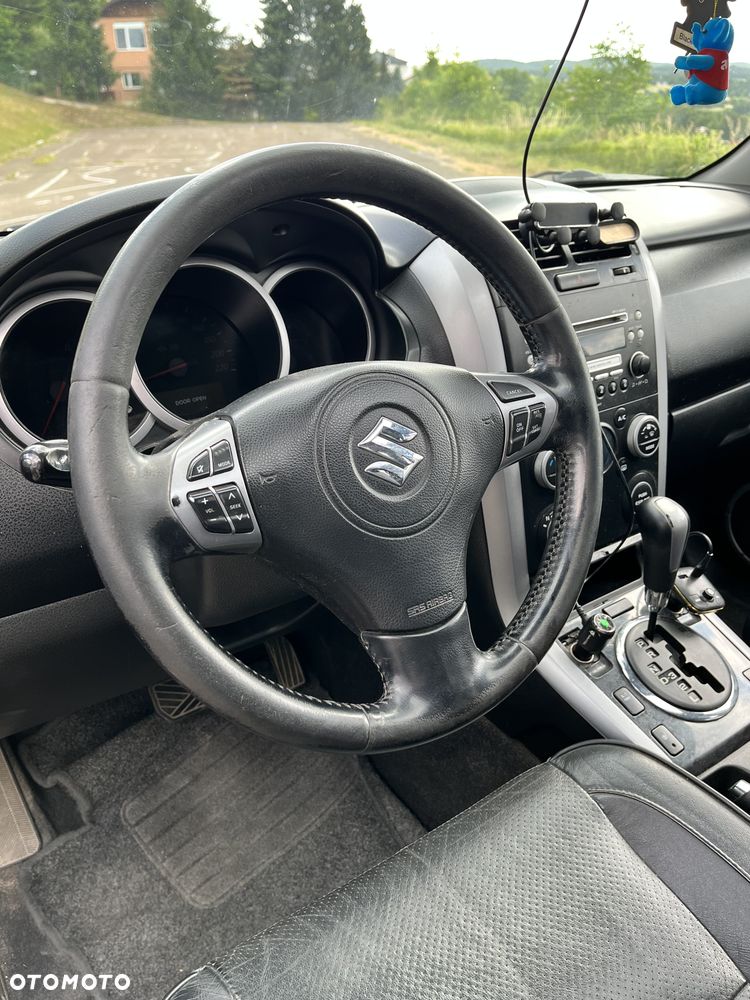 Suzuki Grand Vitara 2.4 De Luxe - 18