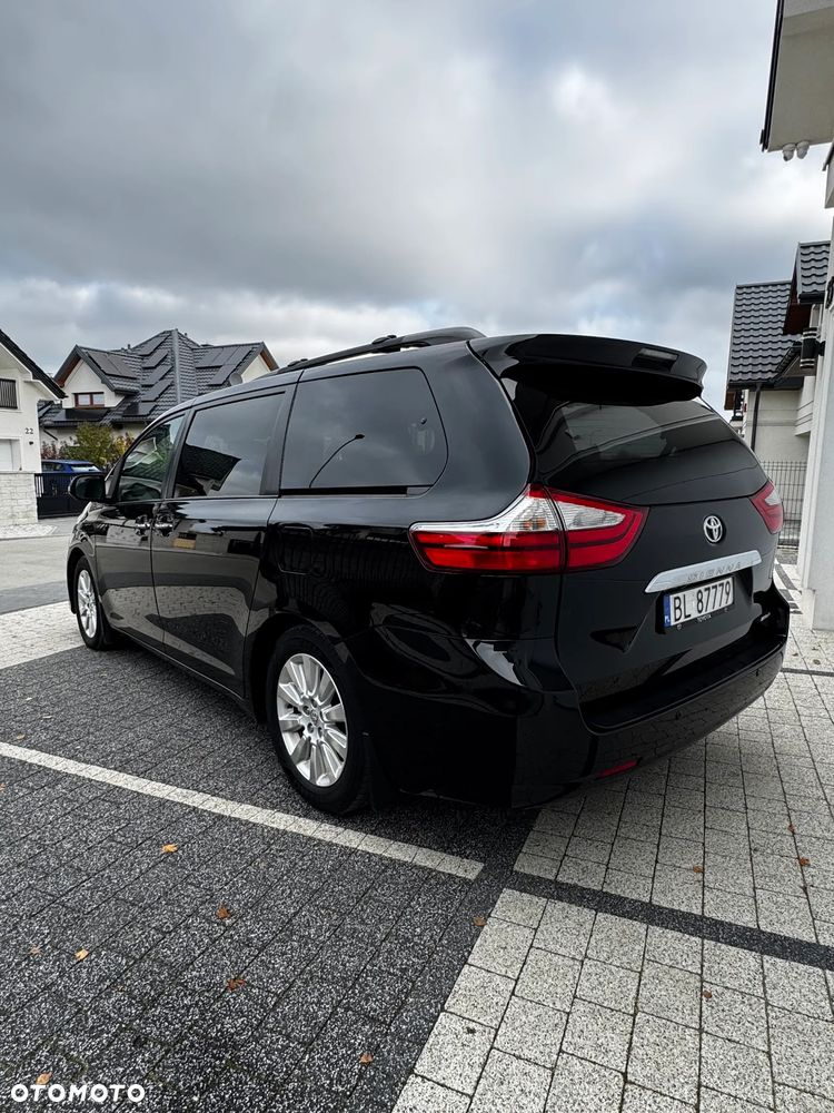 Toyota Sienna - 3